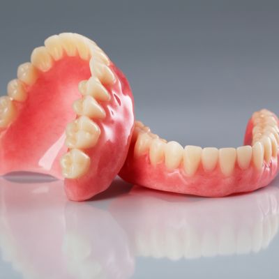 Dentures in shiny background